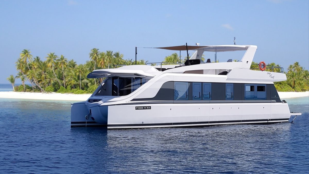 Over Reef Yate Privado en Maldivas