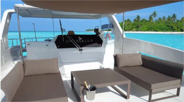 Over Reef Yate Privado en Maldivas