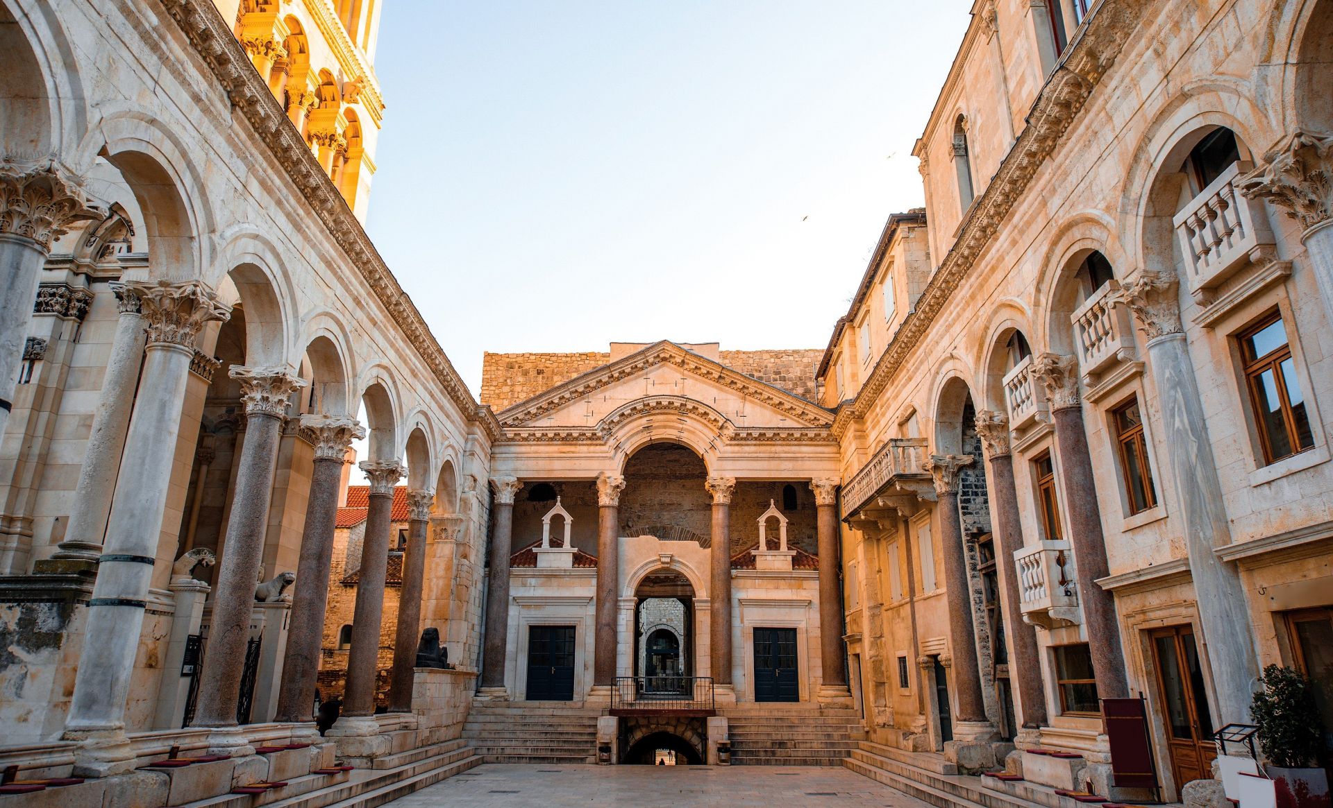 Split | LAT.40