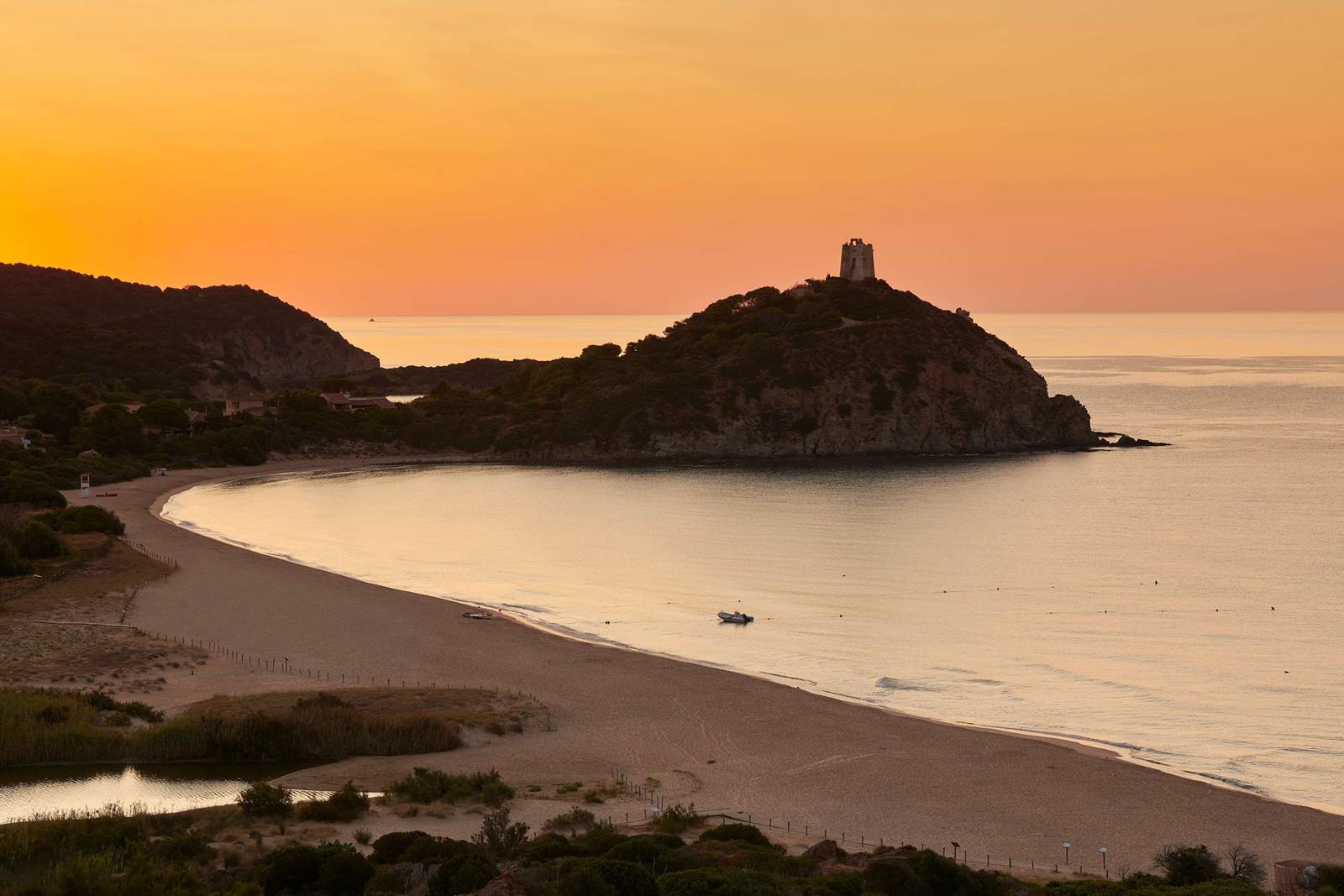 Conrad Chia Laguna Sardinia en Cerdeña