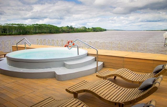 Delfin Cruises en Iquitos