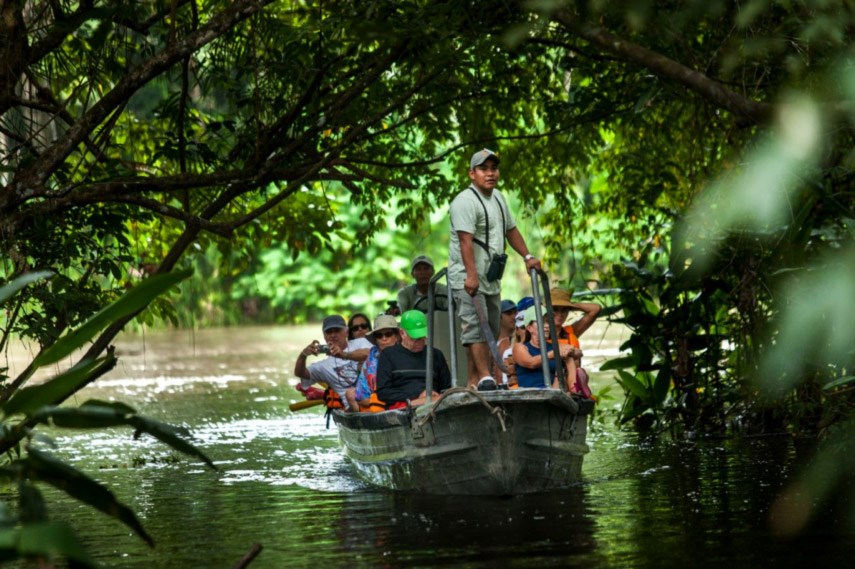 Delfin Cruises en Iquitos