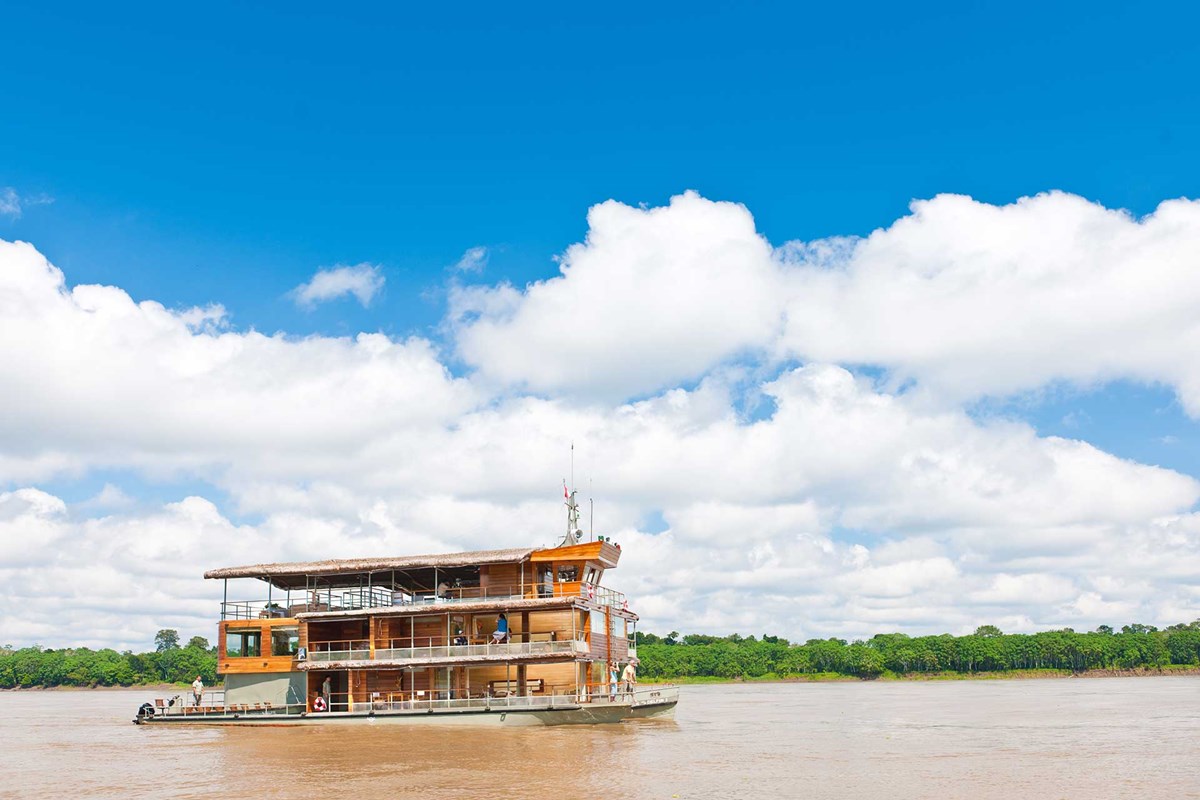 Delfin Cruises en Iquitos