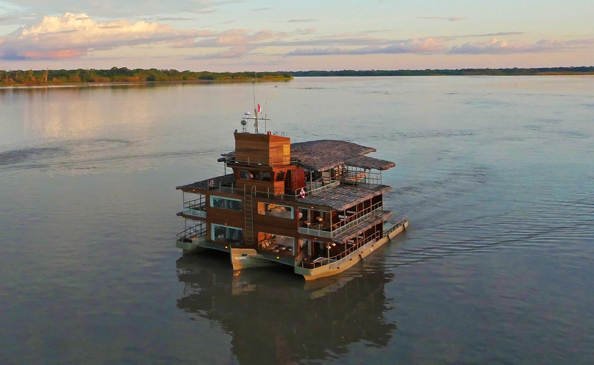 Delfin Cruises en Iquitos