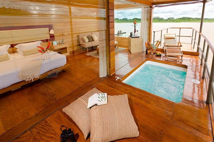 Delfin Cruises en Iquitos