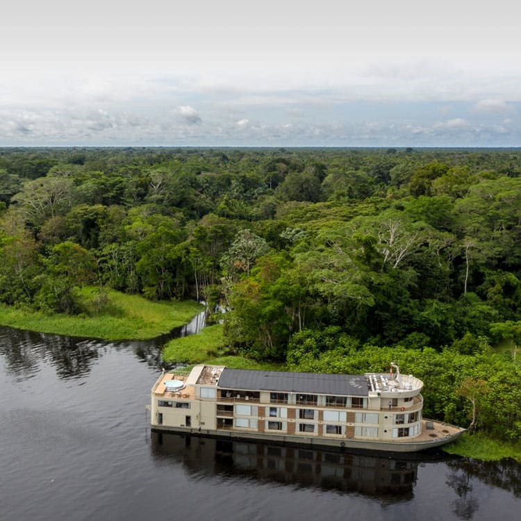 Delfin Cruises en Iquitos