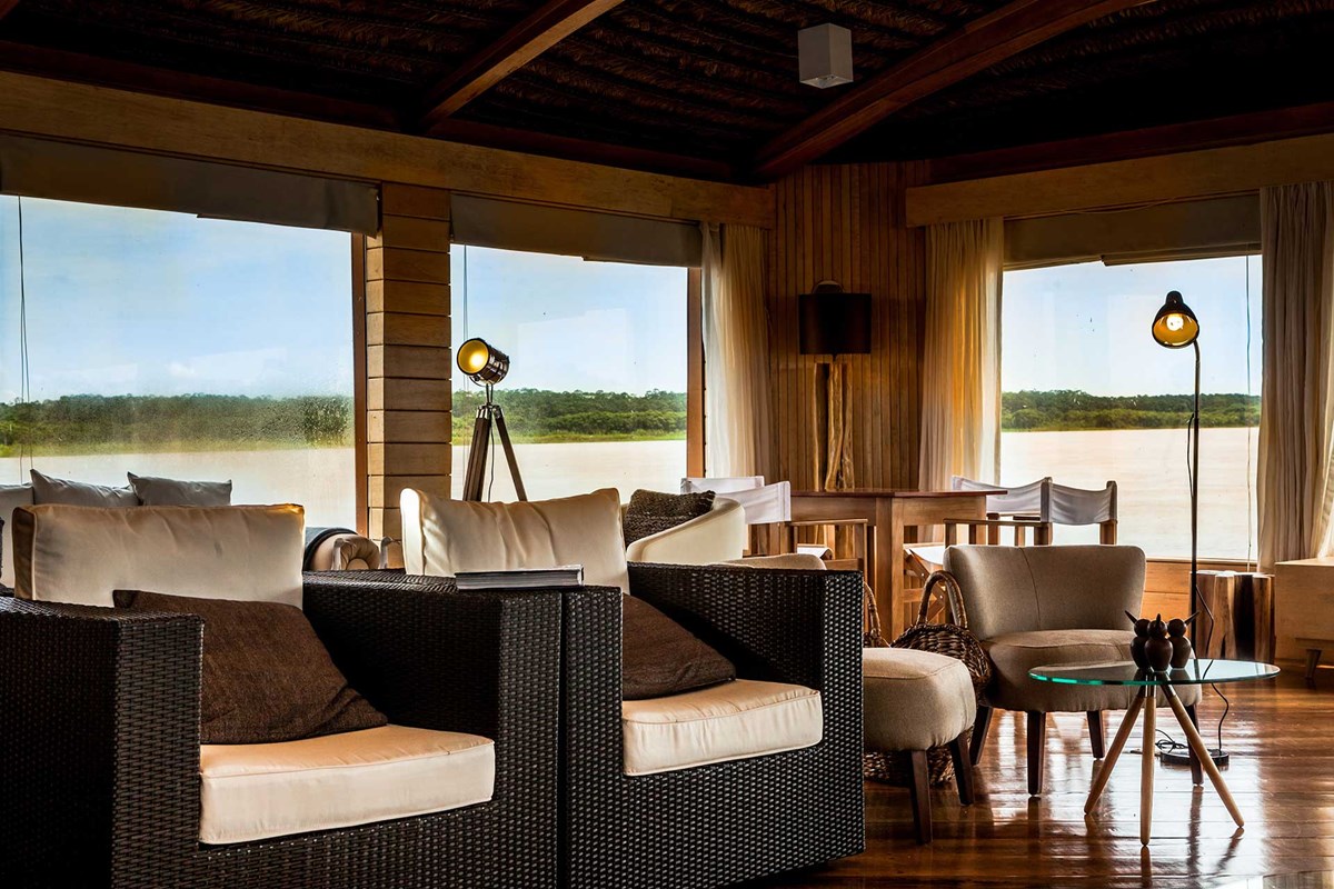 Delfin Cruises en Iquitos