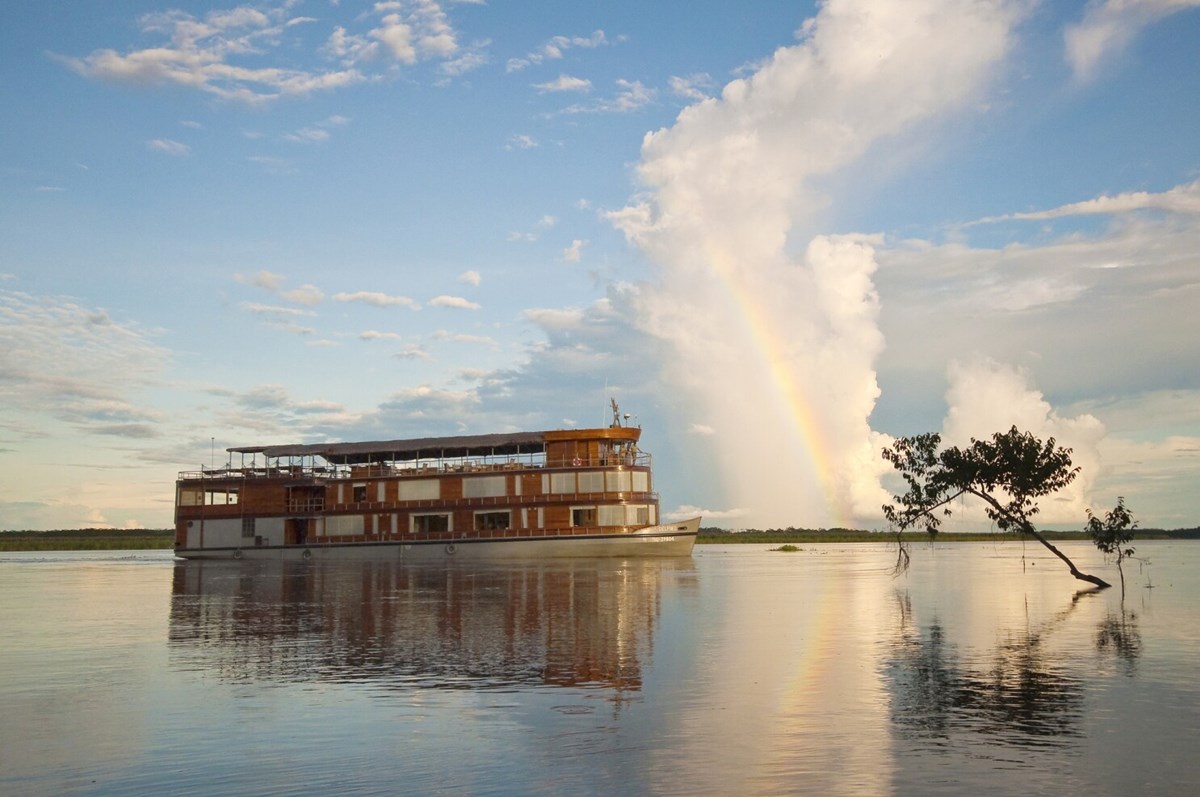 Delfin Cruises en Iquitos