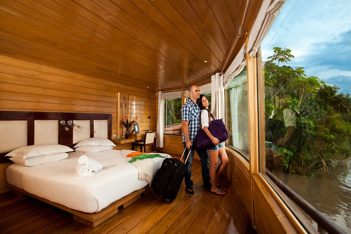 Delfin Cruises en Iquitos