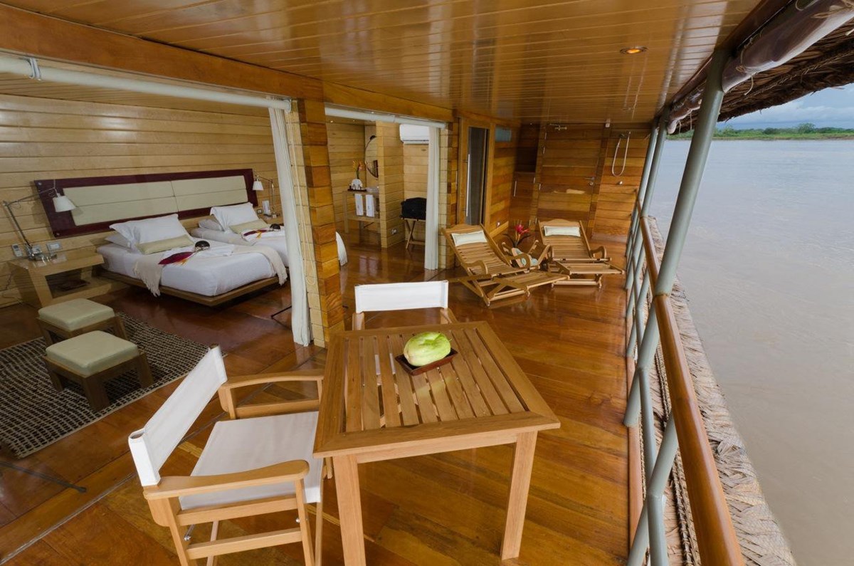 Delfin Cruises en Iquitos
