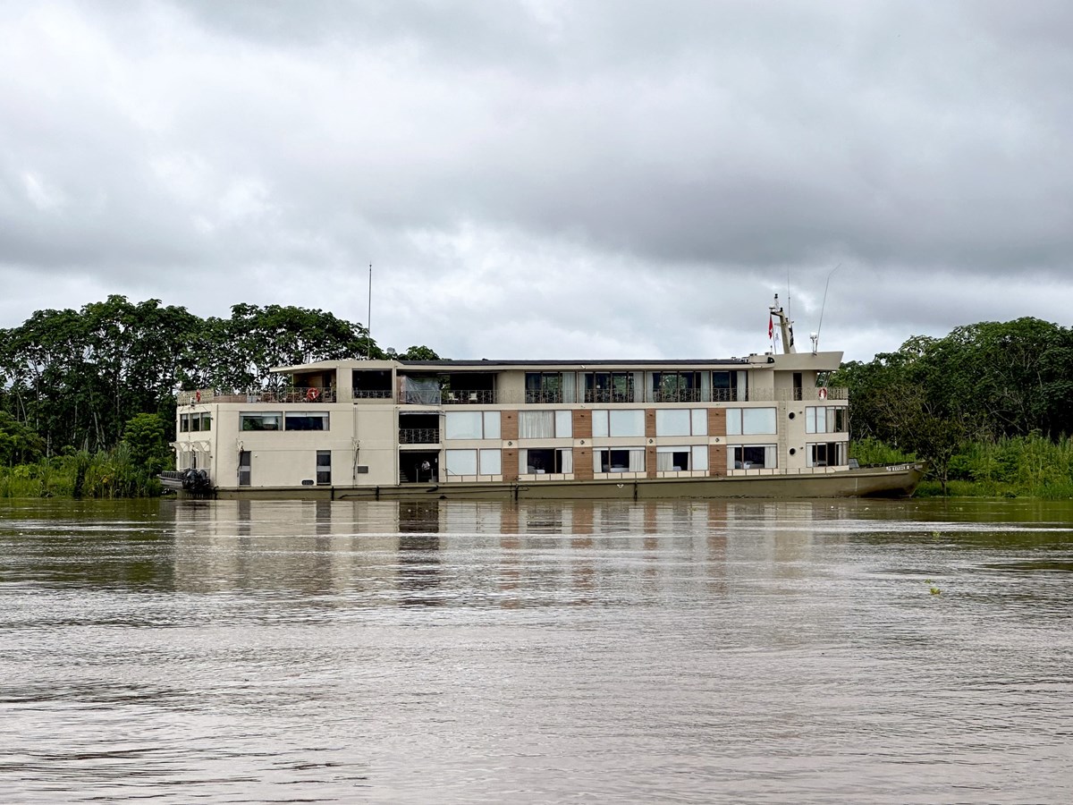 Delfin Cruises en Iquitos