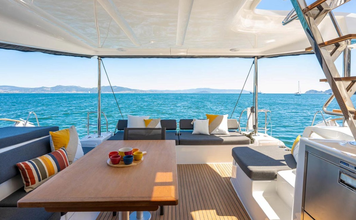 Catamaran Pirvado Lagoon 43 en Greece