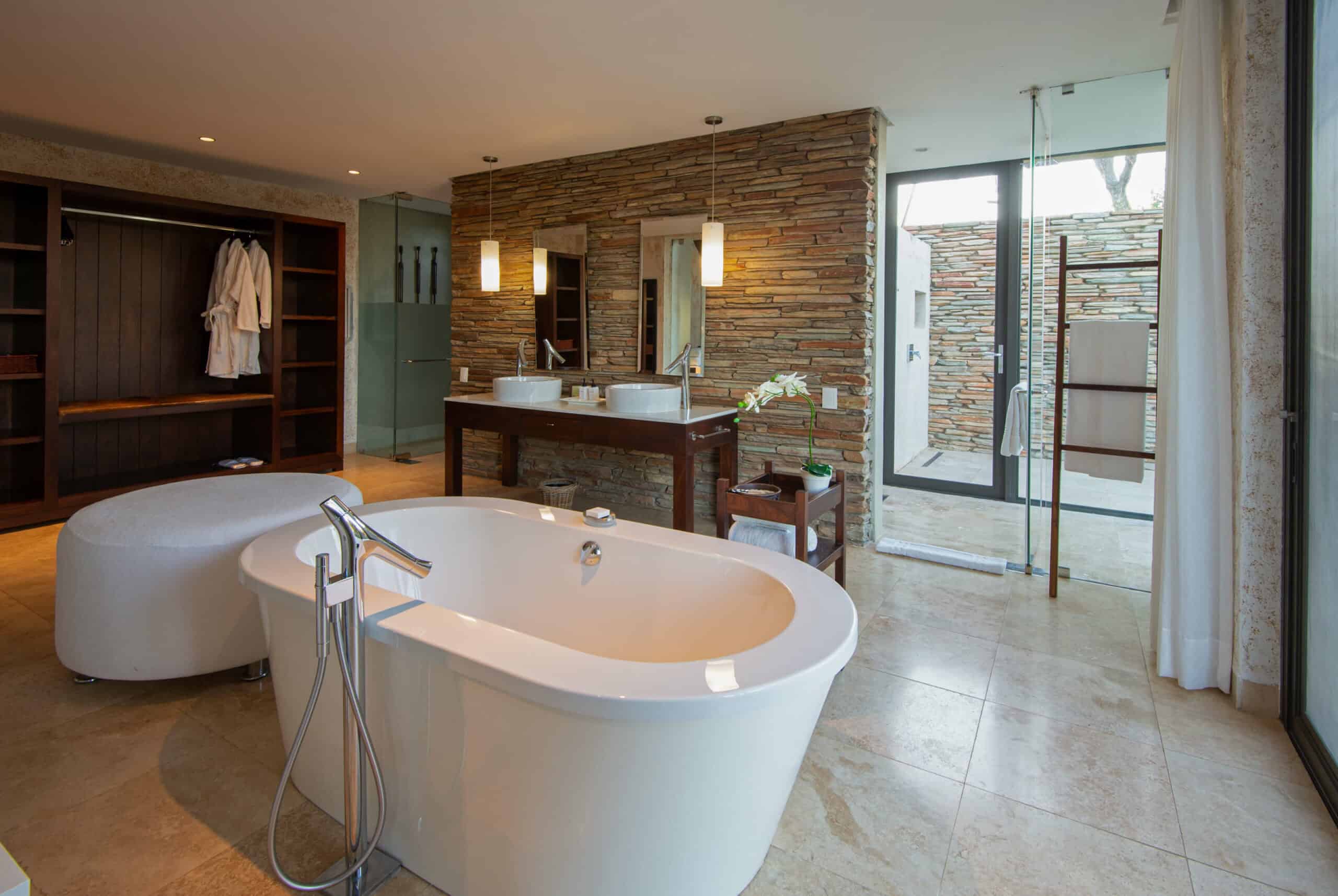 Kapama southern camp villa bathroom 1 scaled 1