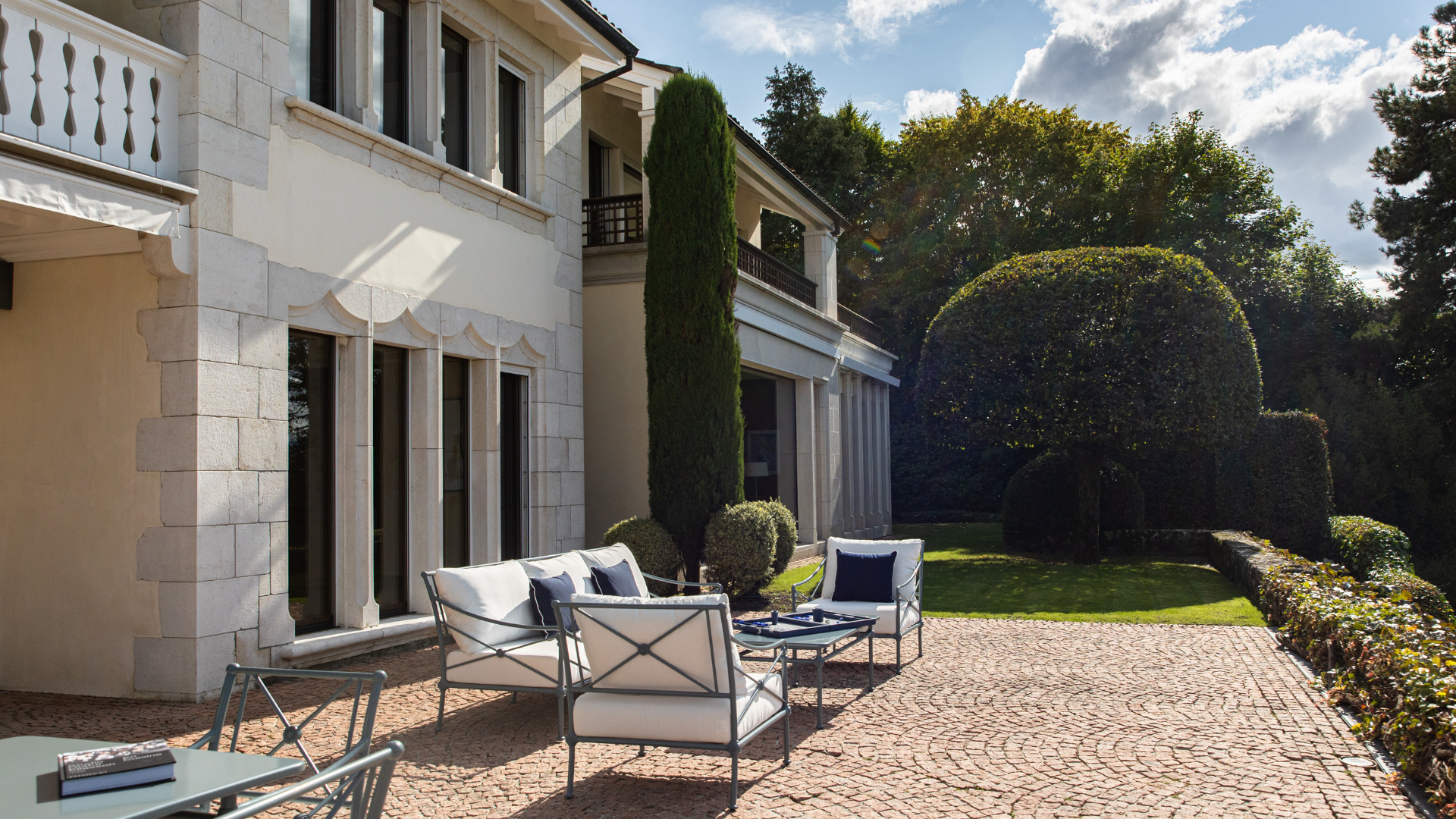 Lrg villa cologny hero 6